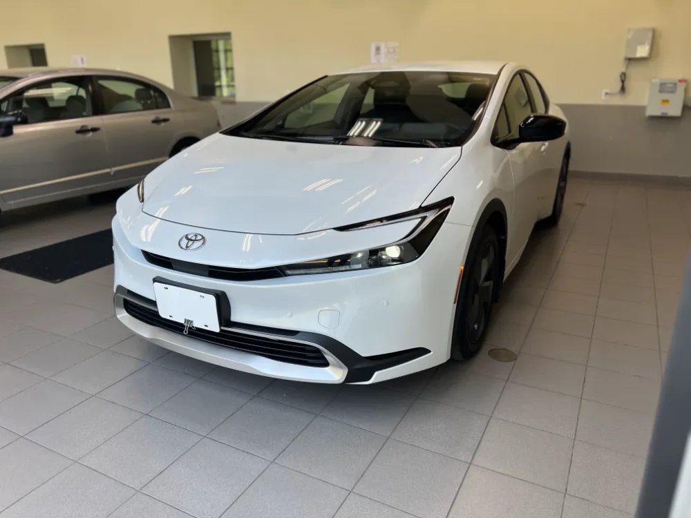 2023 toyota prius prime se white 2